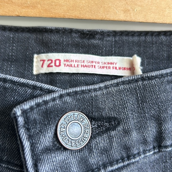 Levi’s 720 high rise super skinny jeans in washed black - Picture 2 of 3
